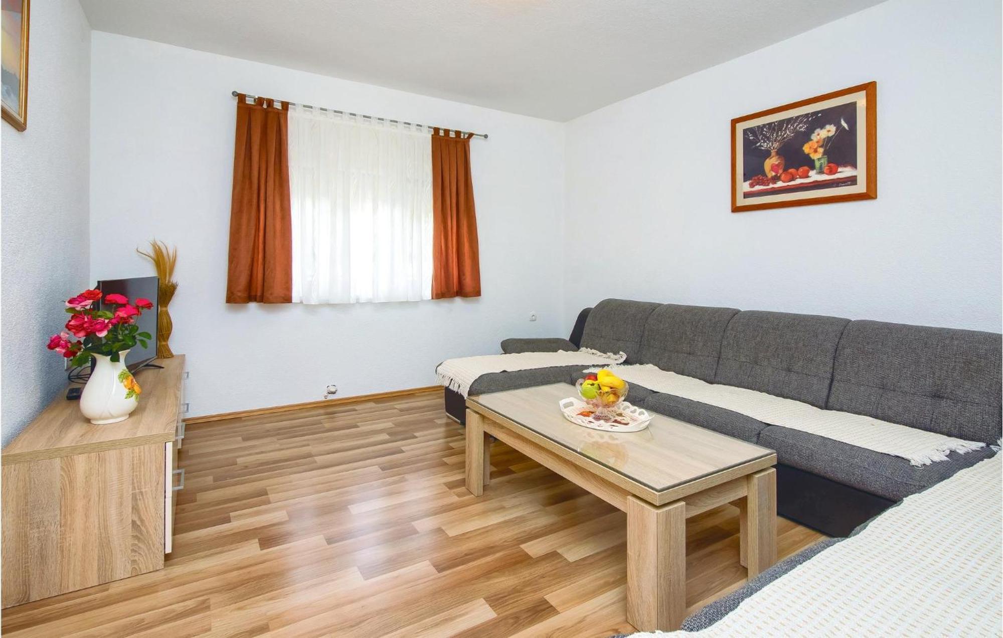 Gorgeous Apartment In Mali Rat With Kitchen Sumpetar Luaran gambar