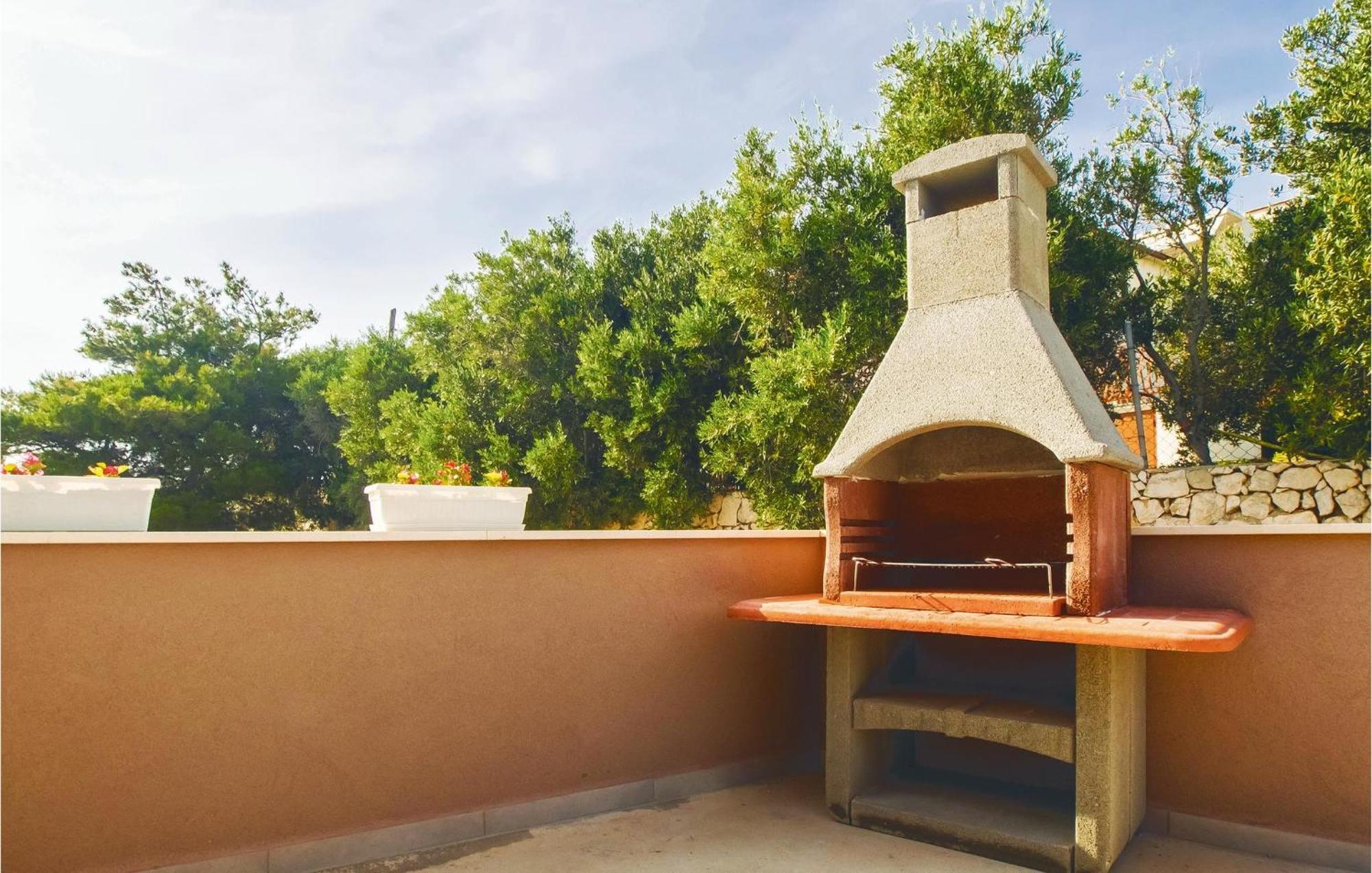 Gorgeous Apartment In Mali Rat With Kitchen Sumpetar Luaran gambar